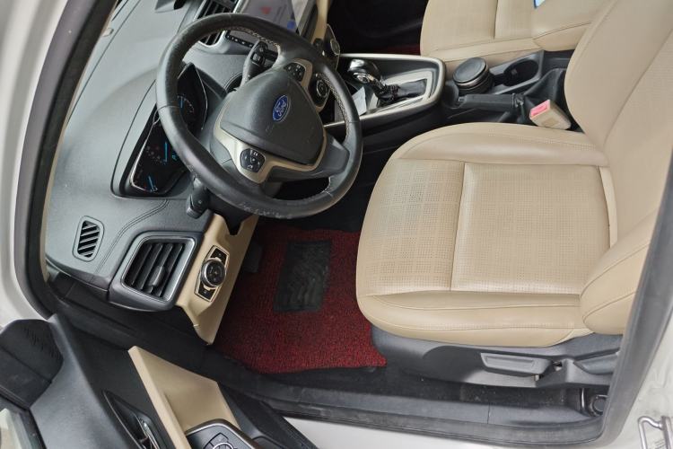 Used Ford Escort 2015 1.5L Automatic Fashion Model Left Front Seat