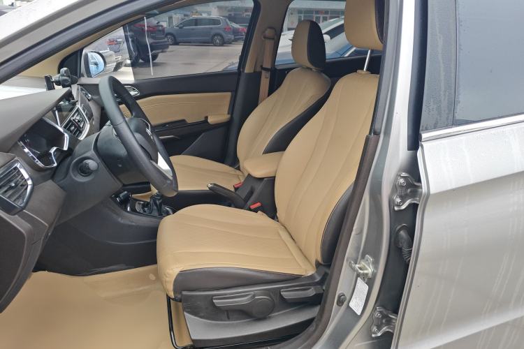 Used Baojun 310W 2017 1.5L Manual Fashion Model China V Left Front Seat