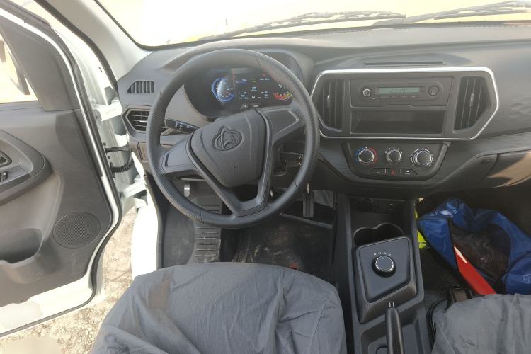 Used Chana Ruixing EM60 2025 Passenger Version Comfort Edition 6 Seats 300 km Range Side-Hinged Doors
