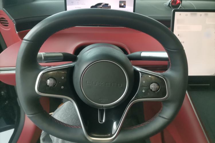 Used Hima Luxeed S7 2025 855 km Max
