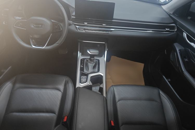 Used Geely Auto Emgrand 2022 4th Generation 1.5L CVT Luxury Model Center Console