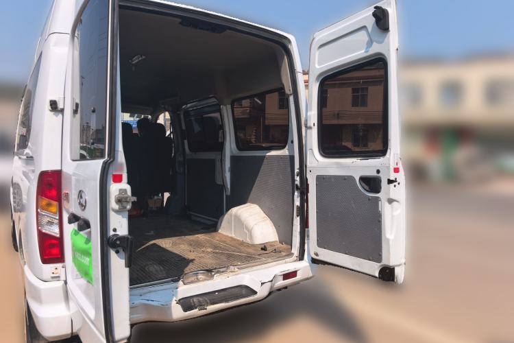 Used SAIC MAXUS Xintu V80 2018 2.5T 6-Speed Manual Aoyuntong Facelifted Short Wheelbase Mid-Height 5-6-Seater Trunk