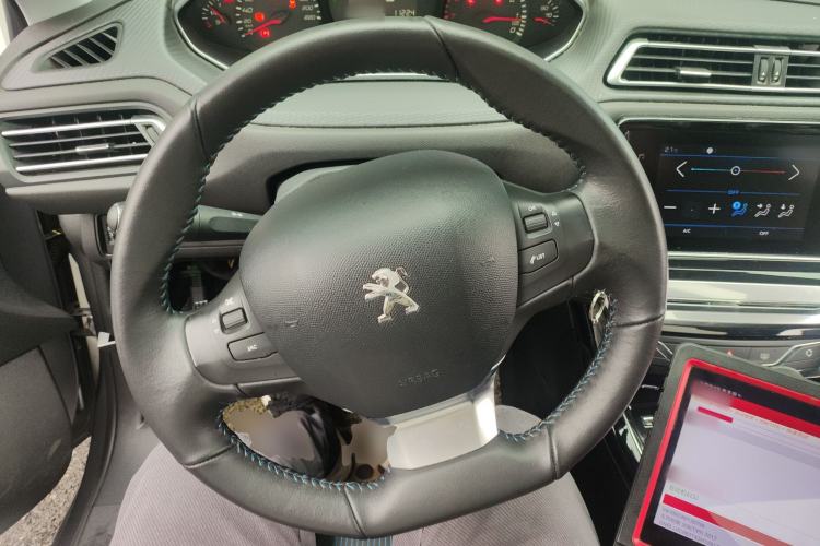 Used Peugeot 308 2018 1.6L Automatic Luxury Edition Steering Wheel