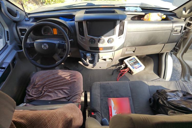 Used Dongfeng Yufeng Yufeng 2020 2.3T Economy Logistics Vehicle Long Wheelbase Mid-Roof Design 5-9 Seater WP2.3
