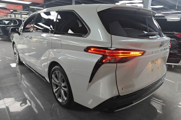 Used Toyota SIENNA 2023 2.5L Hybrid Deluxe Edition
