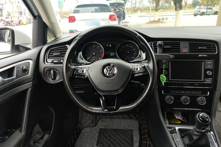 Used Volkswagen Golf 2018 1.6L Manual Fashion Edition
