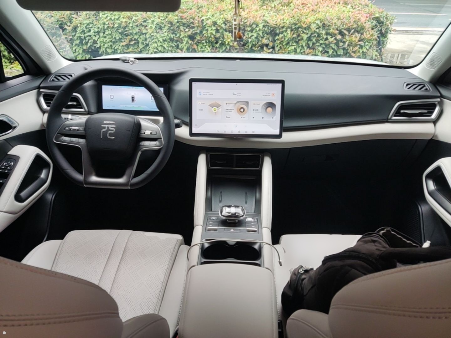 BYD Yuan UP 2024 401KM Leading Edition — снимка 12