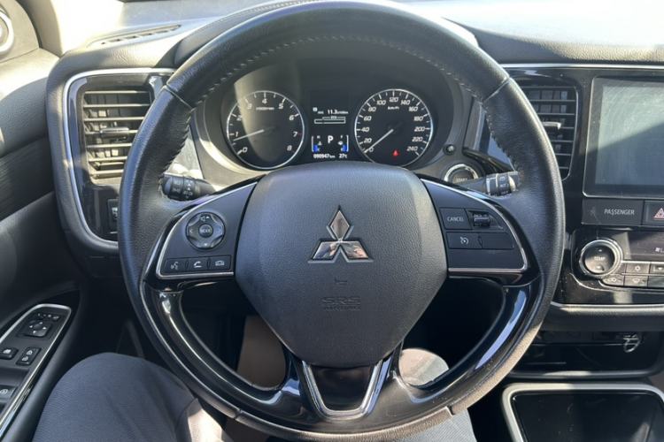 Used Mitsubishi Outlander 2019 2.0L Two-Wheel Drive Comfort Edition 5 Seats China VI Standard Interior 6