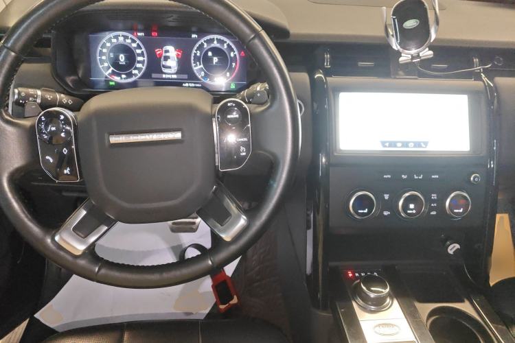 Used Land Rover Discovery 2020 3.0 SC V6 SE Center Console