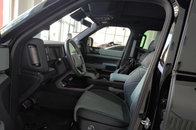 Used Formula Leopard 5 2023 Explore Edition