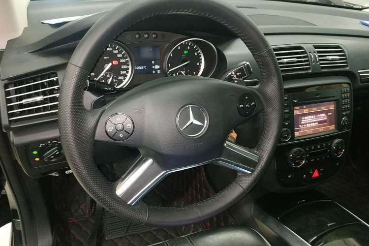 Used Mercedes-Benz R-Class 2017 R 320 4MATIC Business Edition Prestige Model
