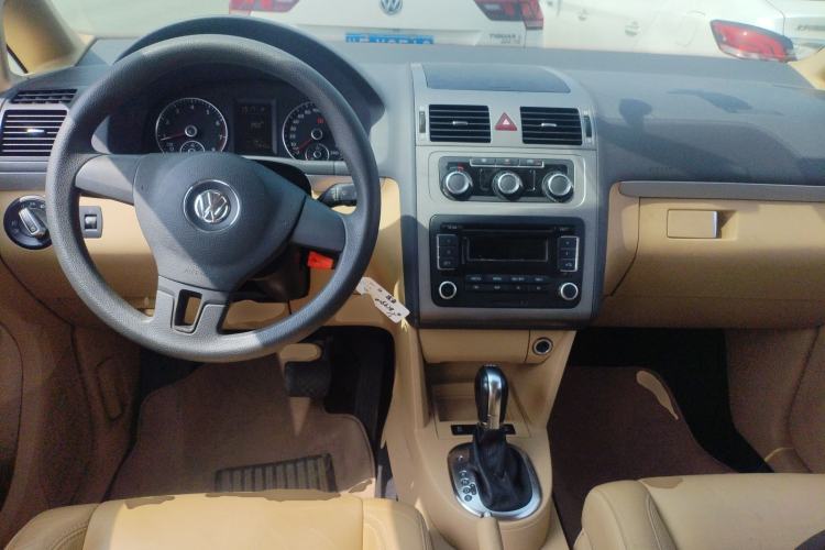 Used Volkswagen Touran 2011 1.4T DSG Zhiya Edition 5 Seats Center Console