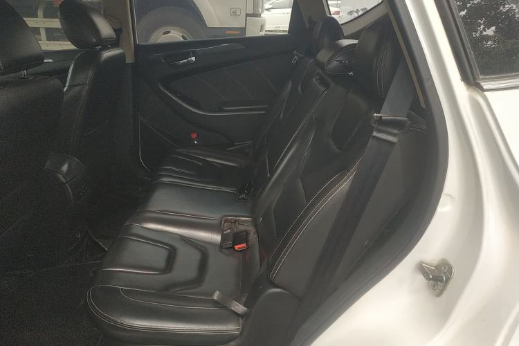 Used Dongfeng Fengon 580 2016 Revised Version 1.5T CVT Luxury Edition Left Rear Seat