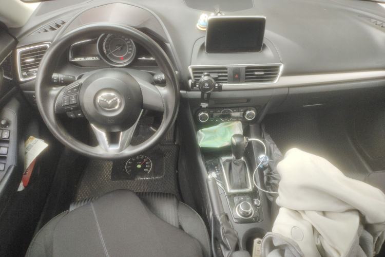 Used Mazda 3 Axela 2016 Sedan 1.5L Automatic Luxury Model