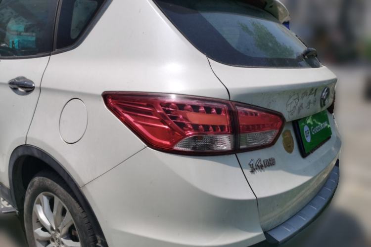 Used Dongfeng Aeolus AX7 2015 2.0L Manual Zhiyi Trim
