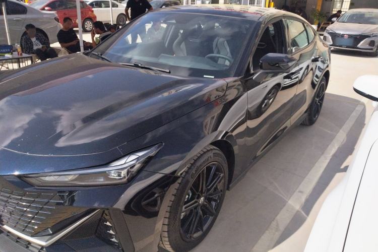 Used Changan UNI-V 2025 1.5T 500Bar High-Energy Version