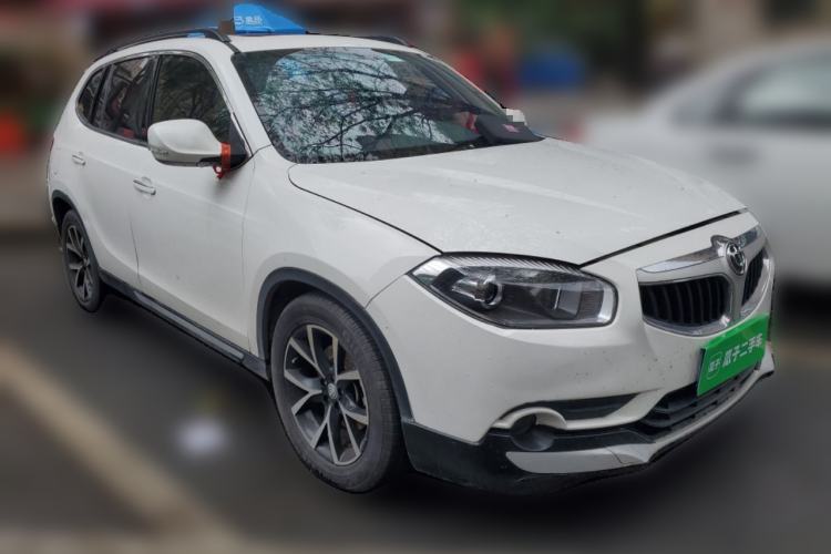 Used Brilliance V5 2016 1.5T Automatic Two-Wheel Drive Smart Version Front Right 45 Deg