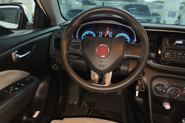 Used Fiat Viaggio 2015 1.4T Manual Enjoyment Edition Steering Wheel