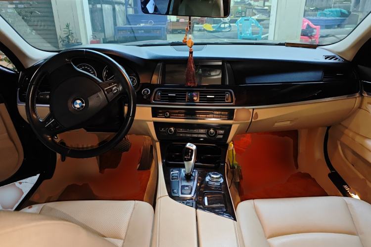 Used BMW 5 Series 2013 525Li Leading Model
