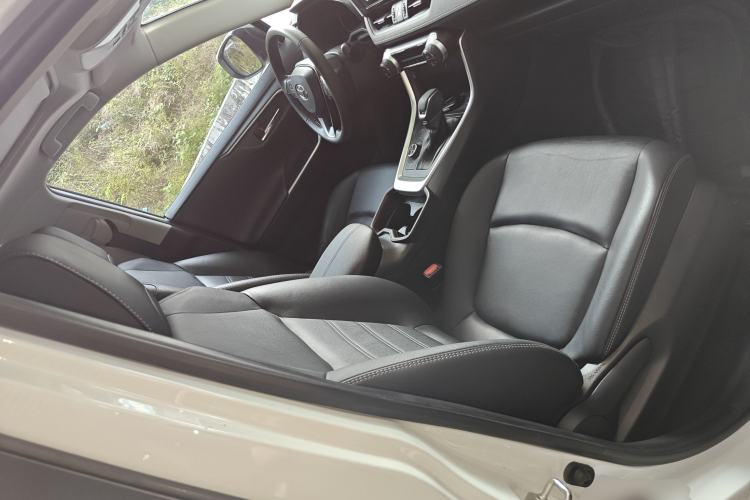 Used Toyota RAV4 2020 Dual-Engine 2.5L E-CVT 4x4 Elite PLUS Edition Right Front Seat