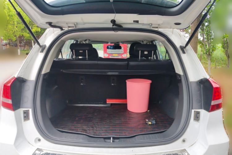 Used Haval H2 2014 1.5T Manual Two-Wheel Drive Elite Edition Trunk