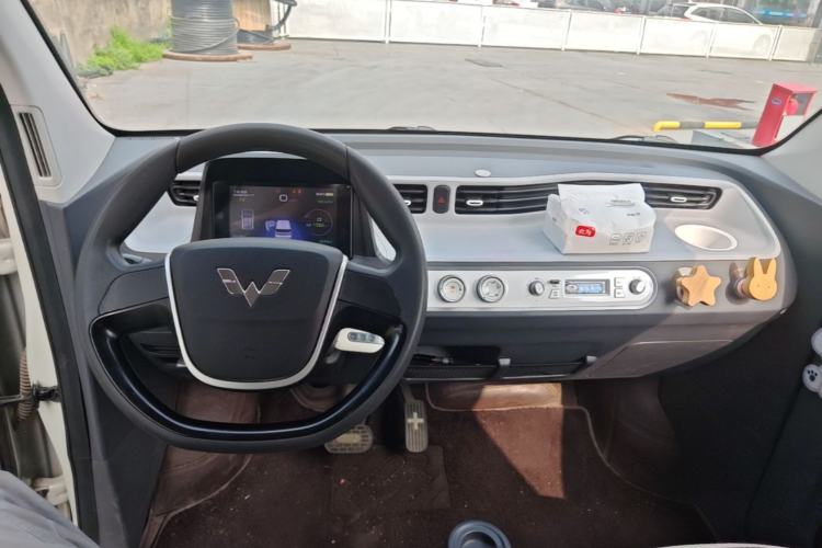 Used Wuling Hongguang MINIEV 2022 Macaron Premium Model – Lithium Iron Phosphate Center Console
