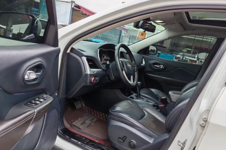 Used Jeep Cherokee 2017 2.0L Superior Edition