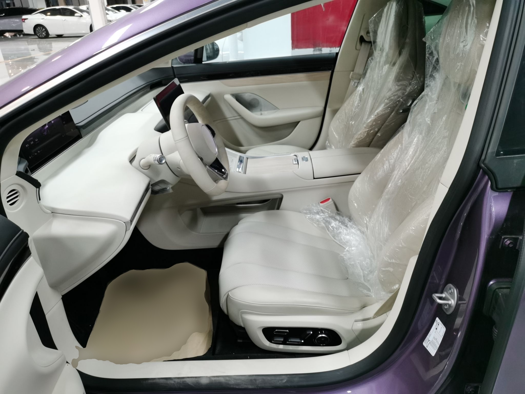 المقاعد الأمامية داخل السيارة