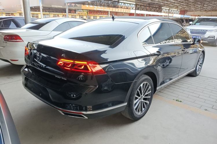 Used Volkswagen Magotan 2020 330TSI DSG Luxury Edition Rear Right 45 Deg