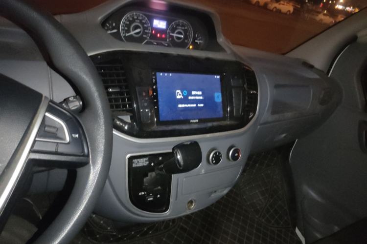 Used SAIC MAXUS Xintu V80 2023 2.0T AMT Classic Aoyuntong Short Wheelbase Mid-Roof 5/6-Seater Audio And AC Panel