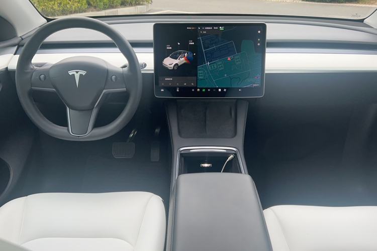 Used Tesla Model Y 2021 Standard Range Rear-Wheel Drive Version Center Console