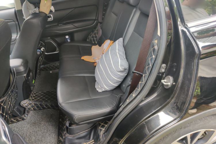 Used Mitsubishi Outlander 2018 2.4L 4x4 Elite Edition 5 Seats Left Rear Seat