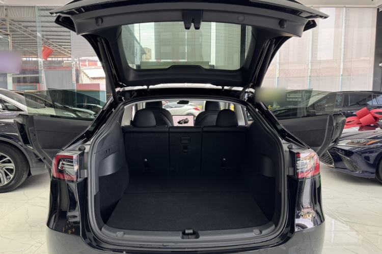 Used Tesla Model Y 2023 Long-Range All-Wheel-Drive Version