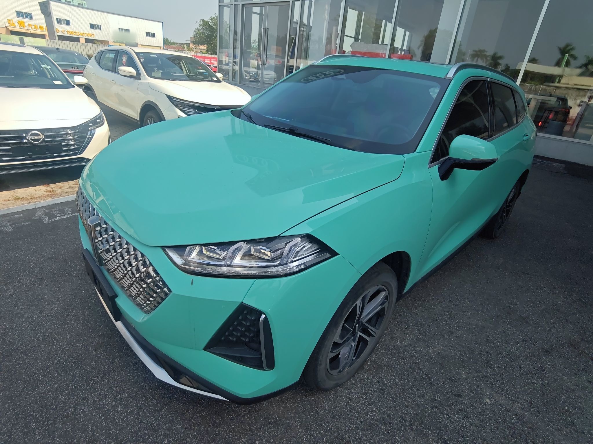 تحت مقدمة السيارة