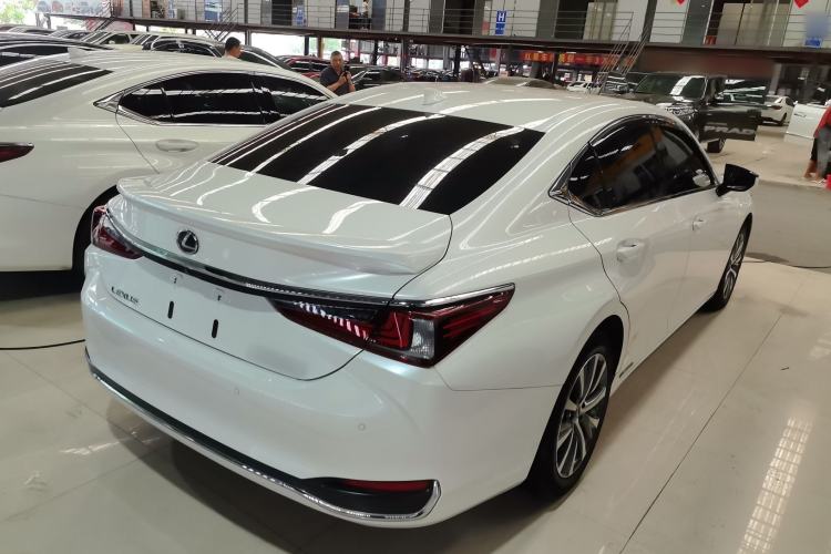 Used Lexus ES 2018 300h Premier Edition China VI Standard