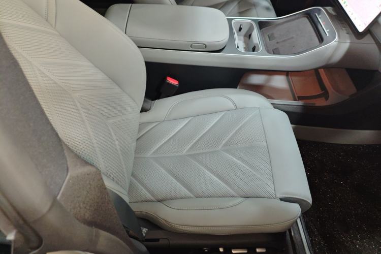 Used Nio ET5T 2025 75 kWh Touring Right Front Seat