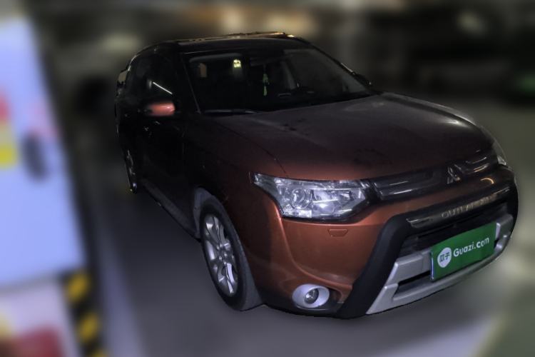 Used Mitsubishi Outlander 2013 2.4L Four-Wheel Drive Luxury Navigation Version 7 Seats
