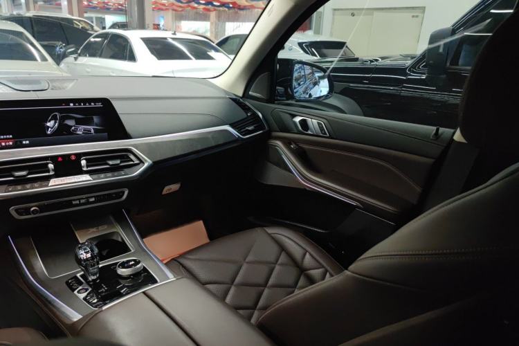 Used BMW X5 2022 Restyled xDrive 30Li Luxury Version M Sport Package
