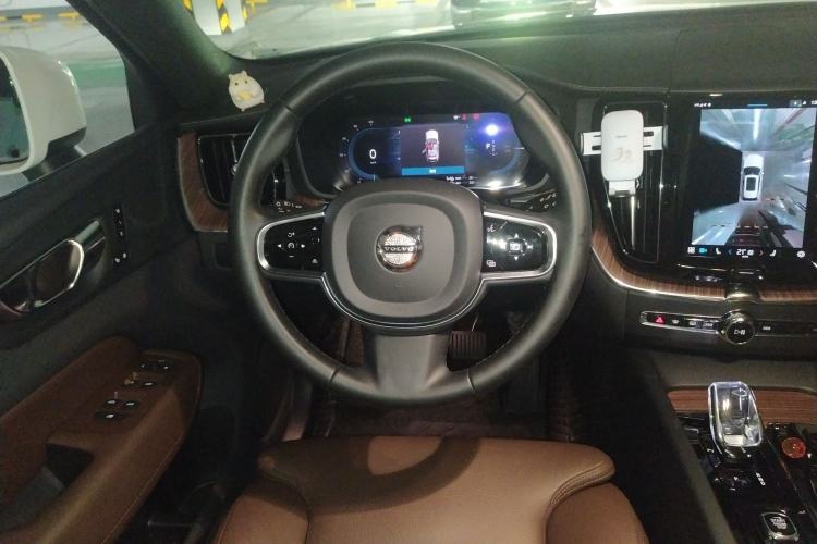 Used Volvo XC60 New Energy 2024 T8 Plug-in Hybrid Long-Range All-Wheel Drive Smart Luxury Edition
