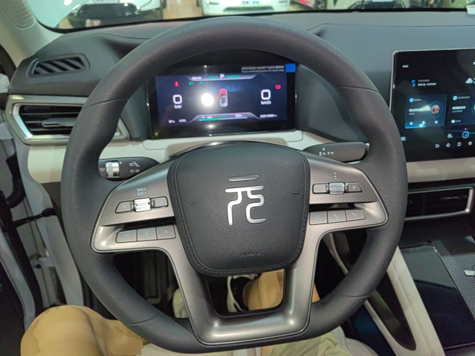BYD Yuan UP 2025 Model 301KM Leading Version — снимка 13