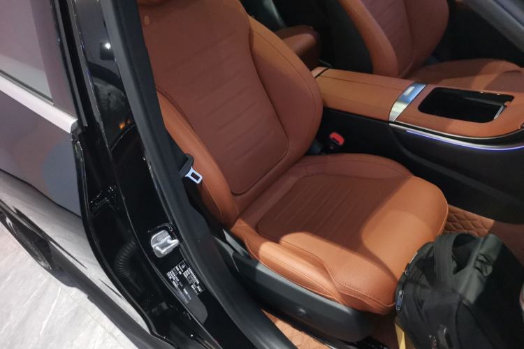 Used Mercedes-Benz GLC 2025 GLC 260 L 4MATIC Luxury Model Right Front Seat