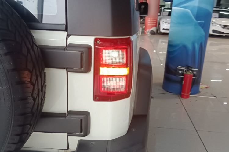 Used BAIC Off-Road BJ40 2016 40L 2.3T Automatic All-Wheel Drive Premium Edition Right Rear Taillight