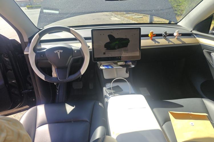 Used Tesla Model Y 2022 Rear-Wheel-Drive Version Center Console