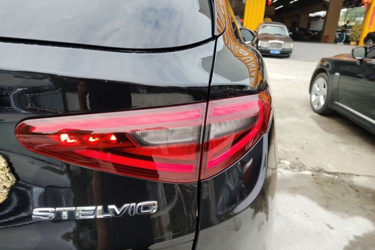 Used Alfa Romeo Stelvio 2017 2.0T 200HP Luxury Edition
