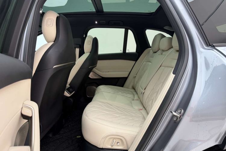 Used Nio ES6 2025 75 kWh Interior 2