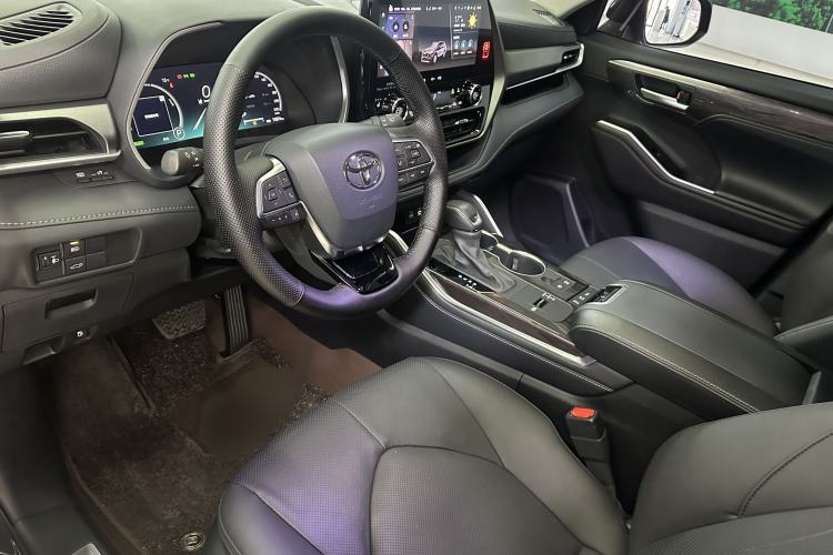 Used Toyota Highlander 2024 2.5L Smart Electric Hybrid Dual-Engine Four-Wheel Drive Prestige Version – 7 Seats