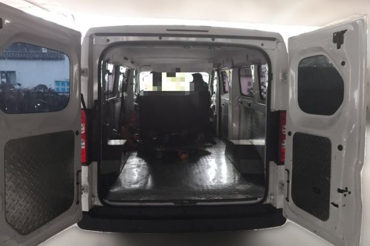 Used Wuling Yangguang 2024 300km Comfort-Grade Passenger Van 60kW
