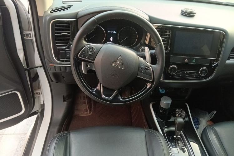 Used Mitsubishi Outlander 2019 2.4L 4x4 Zhi Xiang Edition 7 Seats China VI Standard
