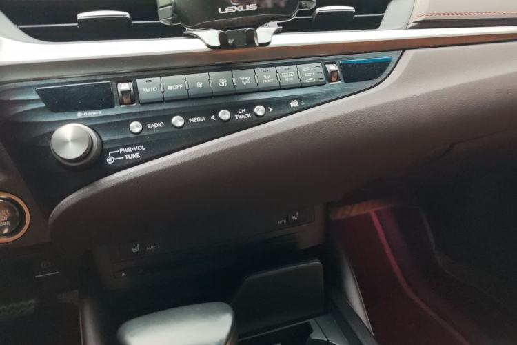 Used Lexus ES 2020 200 Excellence Edition
