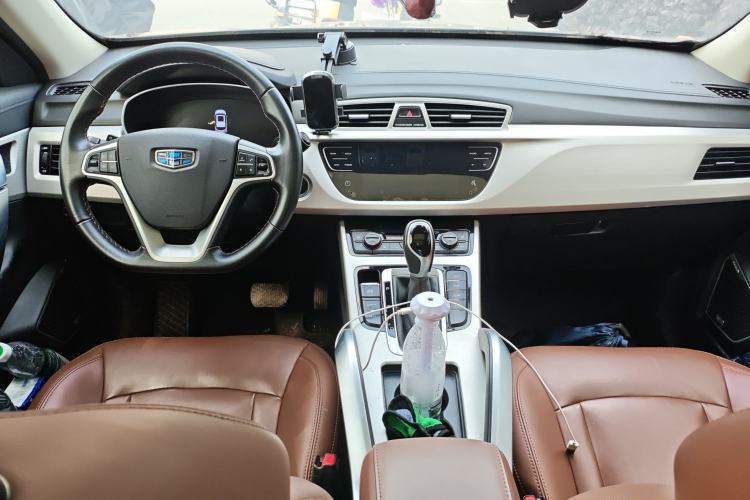 Used Geely Auto Emgrand X7 Sport 2018 1.8TD Automatic Two-Wheel Drive ZhiZun Model with 4G Connectivity
